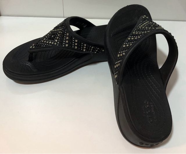 Sandalias Crocs Negras Brillantes