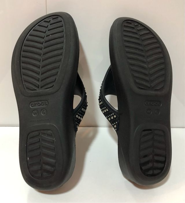 Sandalias Crocs Negras Brillantes