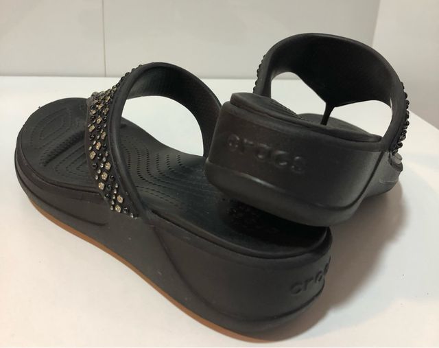 Sandalias Crocs Negras Brillantes