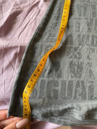 Vestido Desigual Gris con Estampado de Texto