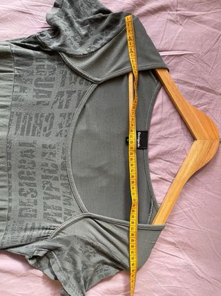 Vestido Desigual Gris con Estampado de Texto