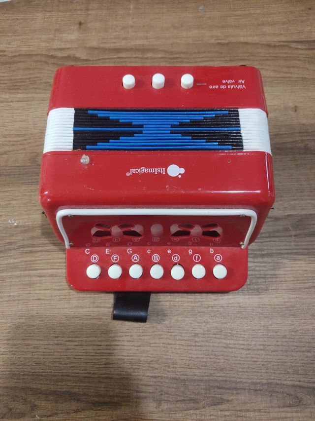 Acordeón infantil rojo Itsimagical