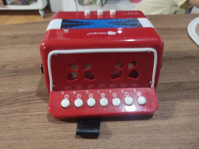 Acordeón infantil rojo Itsimagical