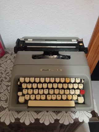 Máquina de escribir Olivetti Lettera 35
Regalo