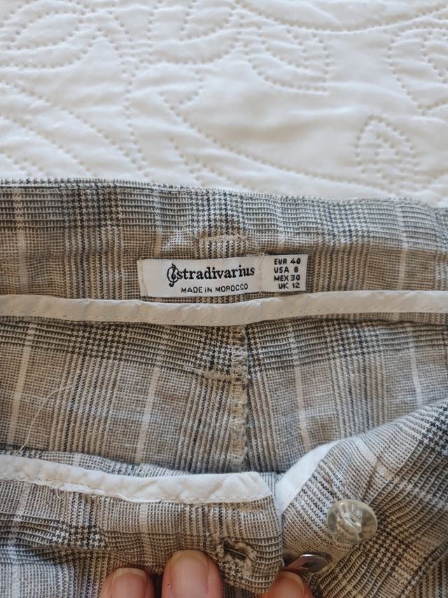 Pantalones cortos a cuadros beige y grises