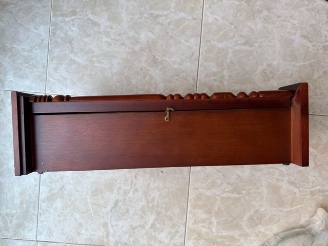 Orologio da parete classico con pendolo