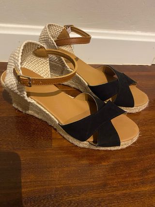 Alpargatas Negras con Cuña. sin uso