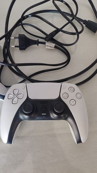 Playstation 5 con 2 mandos