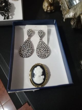 Conjunto de Pendientes y Broche Estilo Vintage