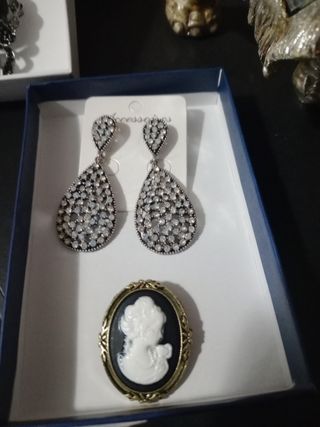 Conjunto de Pendientes y Broche Estilo Vintage