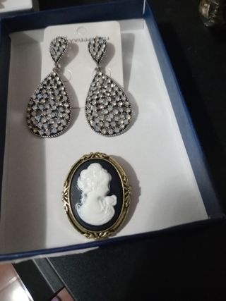 Conjunto de Pendientes y Broche Estilo Vintage