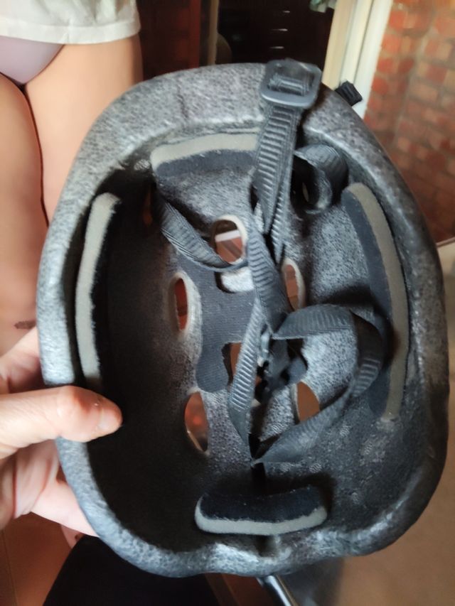 Casco de bici azul con diseño Space Police