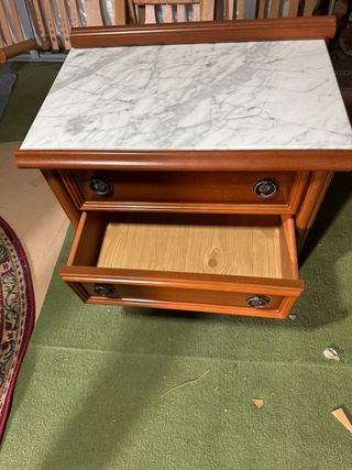 Mesilla de madera con tapa de mármol