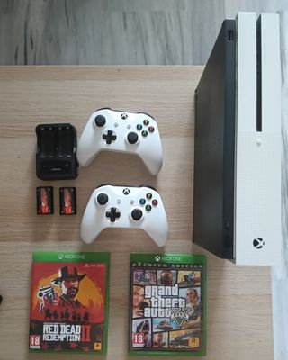 Xbox One S Blanca 500GB con 2 mandos y 2 juegos