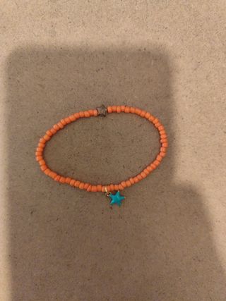 Pulsera de cuentas naranja con estrella