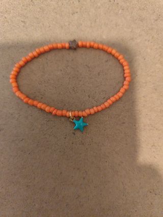 Pulsera de cuentas naranja con estrella