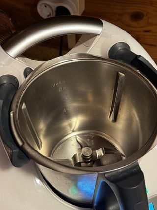 Thermomix TM6 con todos sus accesorios.