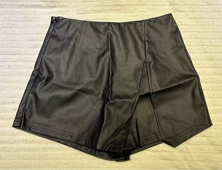 Pantalón corto cuero negro Talla M