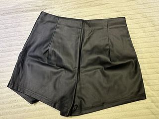 Pantalón corto cuero negro Talla M
