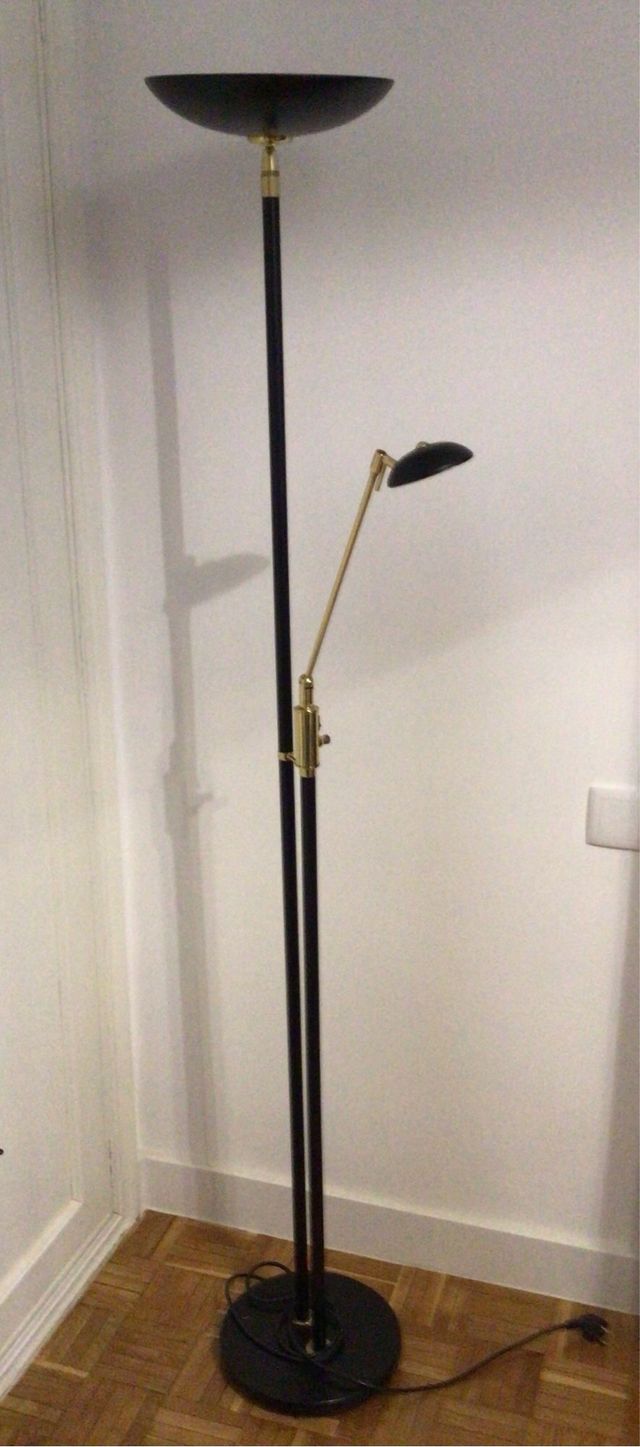 Lámpara de pie negra con brazo ajustable 
barata