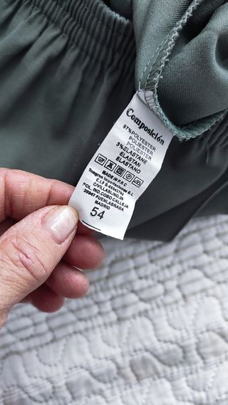 Pantalón de señora verde claro 
Talla 54