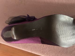 Zapatos de fiesta morados y negros