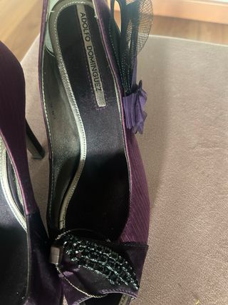Zapatos de fiesta morados y negros