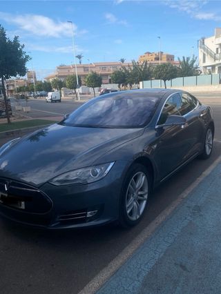 Tesla Model S 2014
