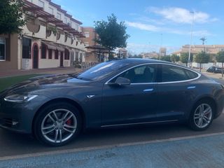 Tesla Model S 2014