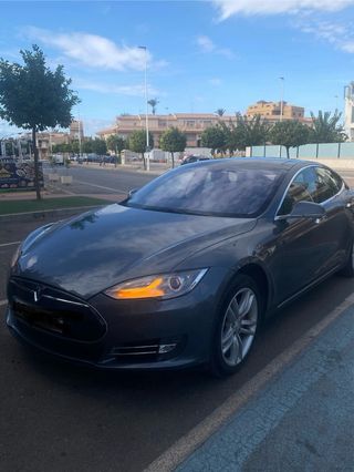 Tesla Model S 2014
