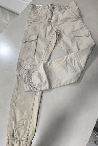Pantalón cargo beige