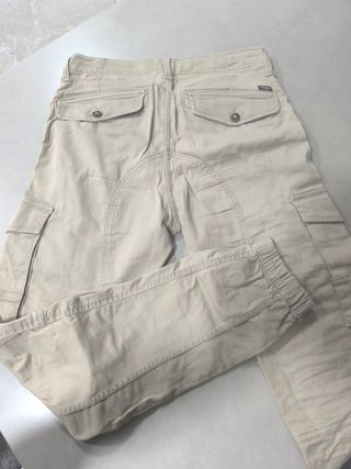 Pantalón cargo beige