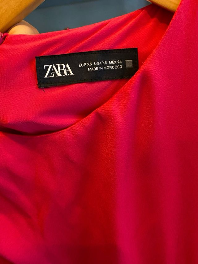 Vestido satinado Zara rojo