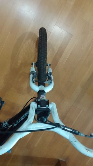 Bicicleta BMX Monty en excelente estado