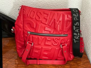 Bolso Rojo con Mensaje