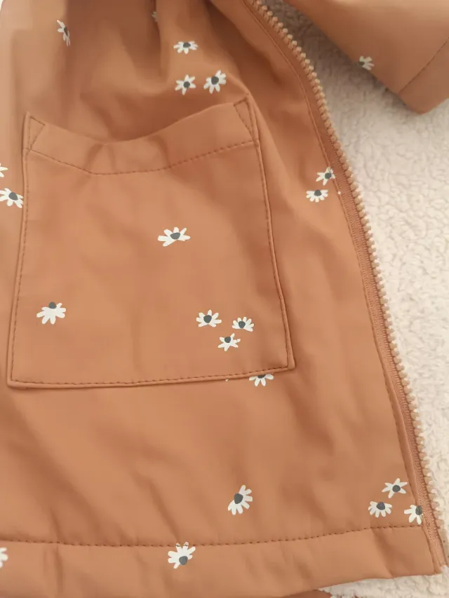 Abrigo cálido, cortaviento, impermeable Talla 6-7