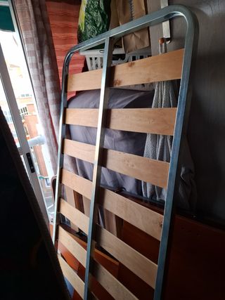 Somier de madera y metal