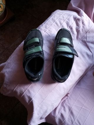 Zapatillas Ciclismo Shimano Negras y Velcro verde