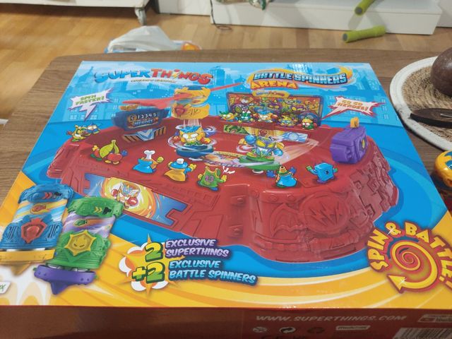 Superthings Battle Arena con 2 Superthings y 2 Bat