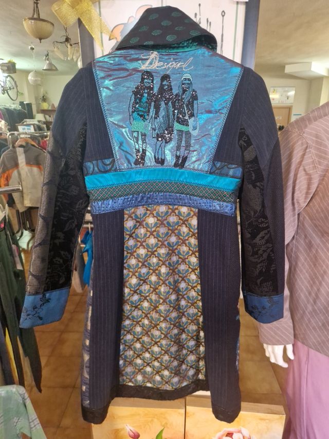 Abrigo Desigual Largo Negro y Azul