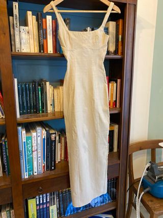Vestido Bershka beige ajustado