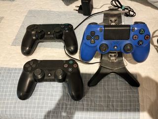 PS4 (PlayStation 4) Negra + Accesorios