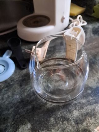 Cafetera eléctrica blanca