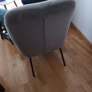 Muebles de madera y metal.