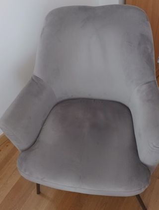 Muebles de madera y metal.