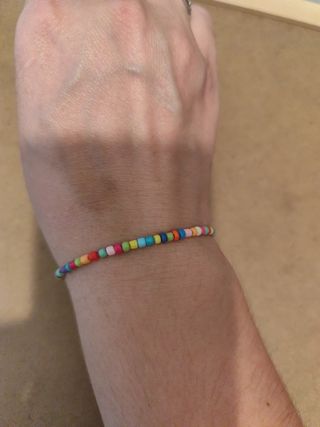 Pulsera de cuentas con corazón amarillo