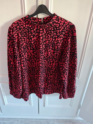 Blusa Estampada Leopardo Roja y Negra