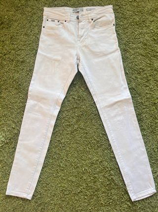 Pantalon Pull and Bear blanco (slim fit, talla 38)