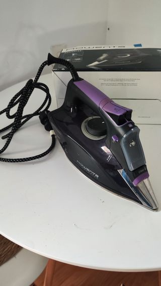 Plancha Rowenta Advancer Morada