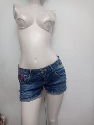 Shorts vaqueros Desigual bordados
